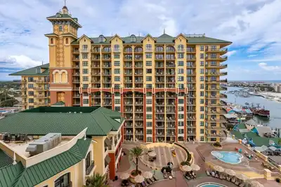 Image de The Sunset Suite |3br | Sleeps 8 | Penthouse | Amazing Views | Pool