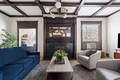 Image de Large 1 Bd Apartment with Office space