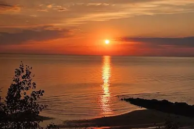 Image de 🌅 Lakeview Cabin Near Grand Beach | Steps to Lake Winnipeg | ** New to Vrbo**