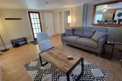 Image de Comfy, sunny, Wi-fi + coffee Walk to Downtown Winooski