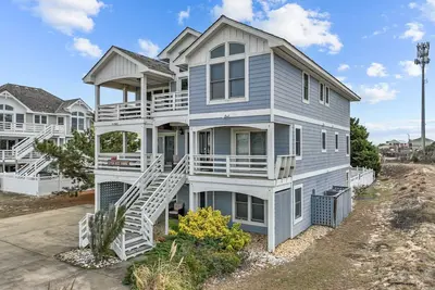 Image de Spacious 8-Bedroom Oceanside Retreat with Private Pool in Nags Head, Nc