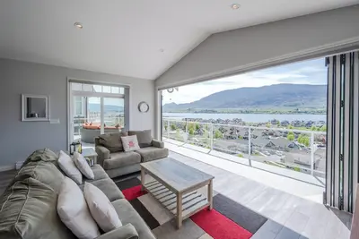 Image de Stunning Lake View Home for Rent – A Perfect Retreat!