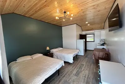 Image de 4th Lake Front Beachside Motel room at Eagle Bay Village