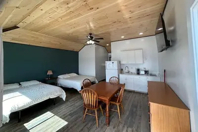 Image de 4th Lake Beachside Room @ Eagle Bay Village