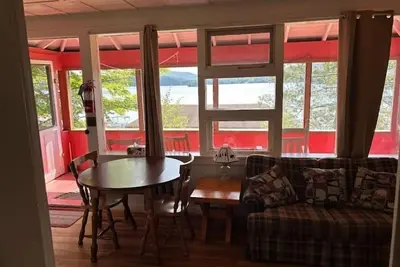 Image de 4th Lake Front Cliff Camp @ Eagle Bay Village