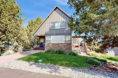 Image de Beautiful home with resort amenities, Hot Tub, WiFi, fireplace, patio, and A/C