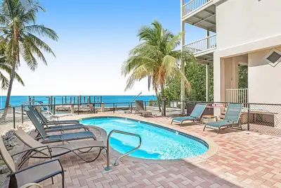 Image de Cozy home with outdoor shared pool, central Ac, internet