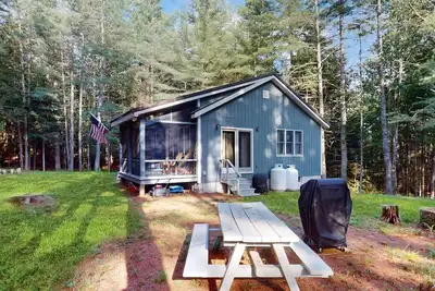 Image de Dog-friendly, riverfront cabin with kayaks and firepits