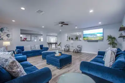 Image de Luxurious 5 Br, 5. 5 Ba Villa, Pool, Games, 15 min to Lv Strip