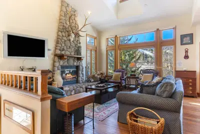 Image de Quintessential Beaver Creek Vacation - Plan Winter Break Today! Spacious, Ski Access, Hot Tub