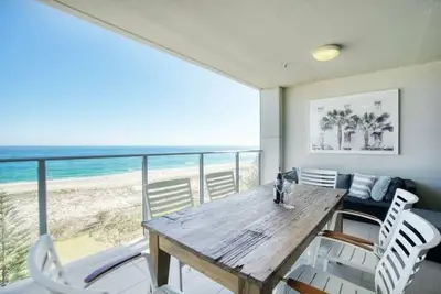 Image de Absolute Beachfront Apartment on Kirra Beach.