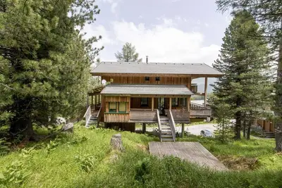Image de Chalet de charme avec jacuzzi intérieur