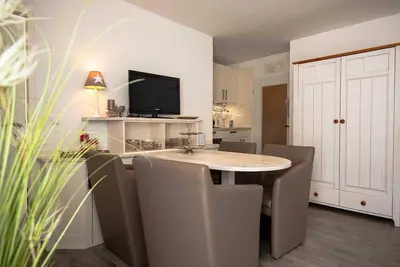 Image de Haus Pavillon: Apartment 12 near the beach with balcony and beach chair on the beach