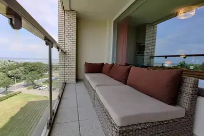 Image de Vacation apartment 42 with sea view and beach chair in the Strandhochhaus Döse