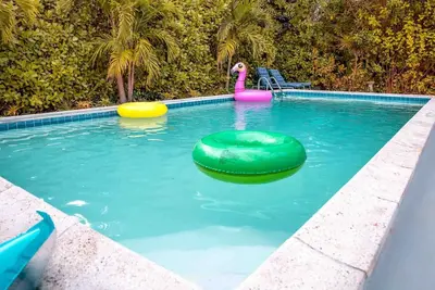 Image de House With Big Pool & Bbq! 10 Min To The Beach!
