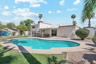 Image de Doggie & Kiddie Oasis | Pool | Dog Park
