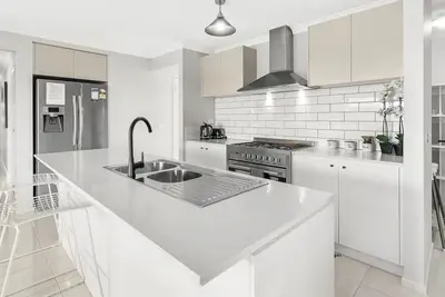 Image de Phillip Island Stays Blue waters Beach Views, Modern Home Sleeps 12