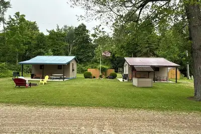 Image de Harbor Beach~Two Cottages~One Property!