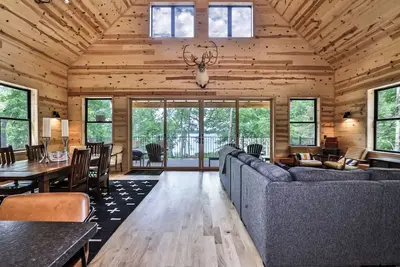 Image de NEWConstruction 5 bedroom on Big Saint Germain Lake!