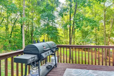 Image de Private Yard & Deck: High Point Home Base!