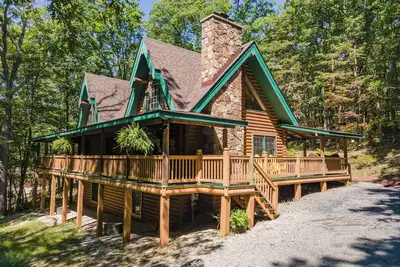 Image de New! Tranquil Timber: Lake Access: Hot Tub, Fireplace, Fire Pit!