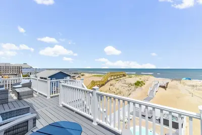 Image de Magnificent oceanfront home in South Nags Head!