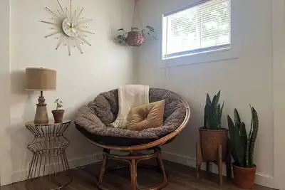 Image de Cozy w/ Fenced Yard. Walkable & Family-Friendly