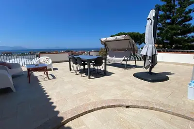 Image de Breathtaking views of Capri, Sorrento and Naples await you. Great location