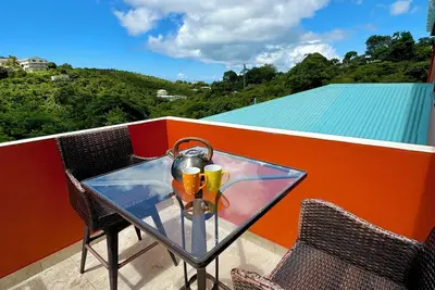 Image de spacious and cozy 1 bedroom with garden views and Ac-1 mile from Cruz Bay