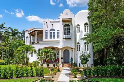 Image de 3br/2. 5ba Luxury Granada Terrace Villa in St. Pete