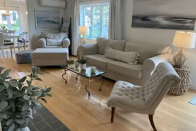 Image de \nSeaside Serenity—Chic Marsh-View Home Near Moody & Ogunquit