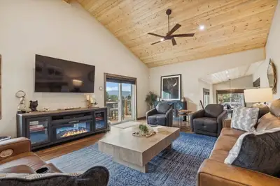 Spacious Getaway, Central Location, Family Friendly