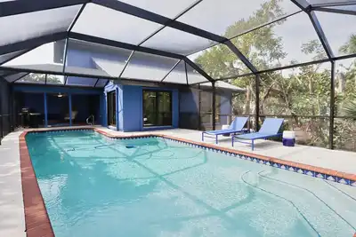 Image de Charming and Quaint Island Oasis with Canal Frontage and a Large Saltwater Pool - Sanibelle
