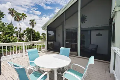 Image de Lovely Elevated Duplex with Spacious Open-Concept Living Area - Oasis Inn at the Dunes