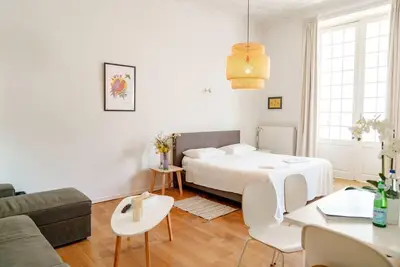 Image de 10min→ Sablon / Netflix /Nespresso/ Smart Tv/ high quality bed