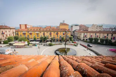 Image de Piazza michele ferrero - sulla piazza centrale