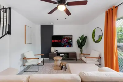 Image de Relaxing Austin Retreat with Balcony, Great Beds & Easy Event Access!