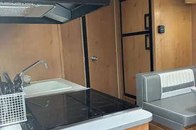 Image de Cozy Rv sleeps 4, WiFi, fitness room in wonderful Madison