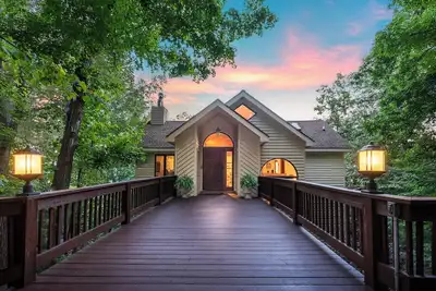 Image de Your Spring Retreat! The View at Crawfords Edge - Trails+Tastings+Peace