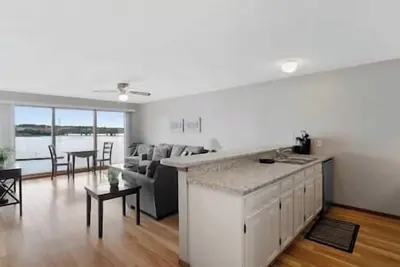 Image de Affordable Lakefront Condo | Great View and Location