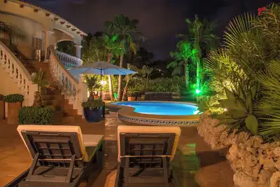 Image de \nLuxury 5 Bed Villa Mountain Views: Heated Pool, Games & Family-Friendly Getaway