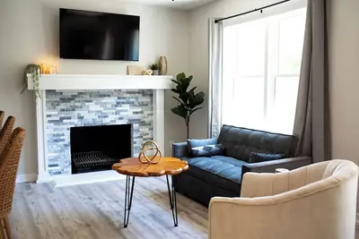 Image de Fully renovated 4 bedroom home in Downtown Overland Park!