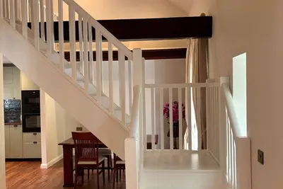 Image de A 2bed, 2bath cottage with loft suite located in the historic Walworth Demesne.