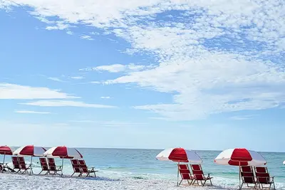 Image de Destin/Miramar Beach 1bd condo w/pool - 2 min walk to Beach