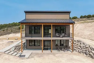 Image de New 3-bedroom in delightful Lava Hot Springs. Bottom unit.