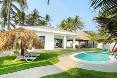 Image de Beach Front Villa with 3b, WiFi, Ac in delightful Playa El Pimental, El Salvador