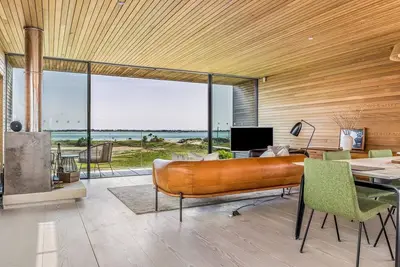 Breathtaking Home with Parking | Pass the Keys