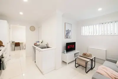 Image de 1 Bdr Apt! Gst Credits! Kitchen! Parking! 235af1