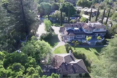 Image de Exceptionally private Suite in Saratoga’s Upscale area.