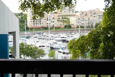 Image de Beautiful Quiet and Luxurious Apartment Overviewing the Renaissance Marina!